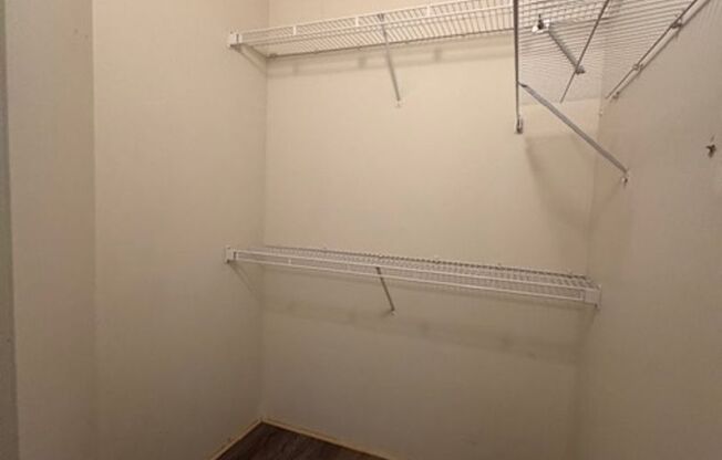 2 beds, 1.5 baths, 1,025 sqft, $1,825, Unit 922