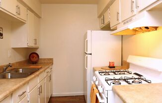 2 beds, 1 bath, 840 sqft, $975, Unit 2903 D