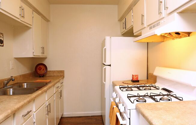 2 beds, 1 bath, 840 sqft, $975, Unit 2847 D