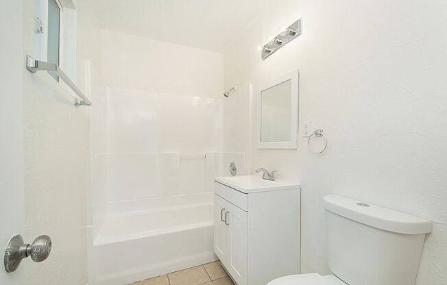 1 bed, 1 bath, 650 sqft, $1,688, Unit National Ave 1722