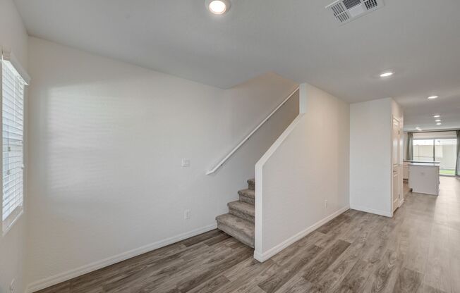 Upgraded 5 bedroom home in Cul-De-Sac!!