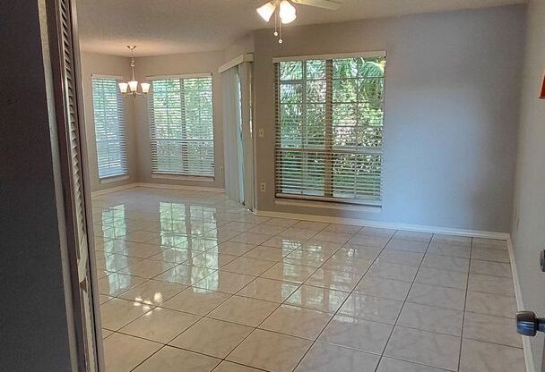 Spacious 2 Bedroom 2 Bath Condo in Townes of Southgate