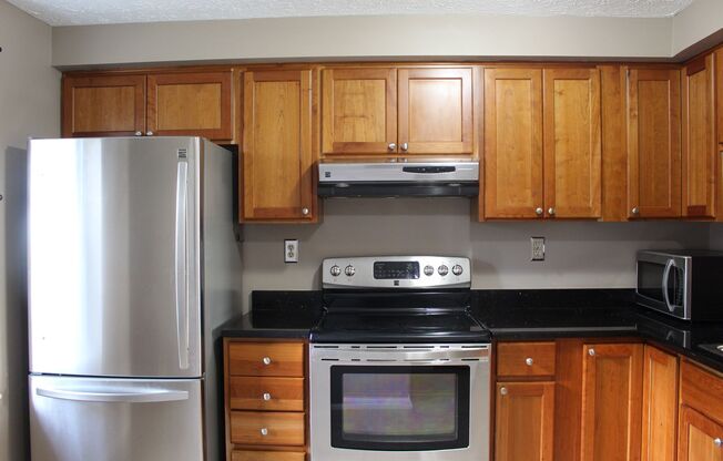 Well-Maintained 2 bedroom, 1 bath townhouse in Gunners Lake Community!