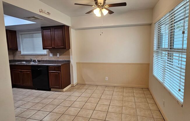 3 beds, 1 bath, 909 sqft, $1,550, Unit Unit B