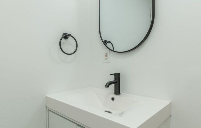 2 beds, 2 baths, 1,000 sqft, $1,627, Unit 27