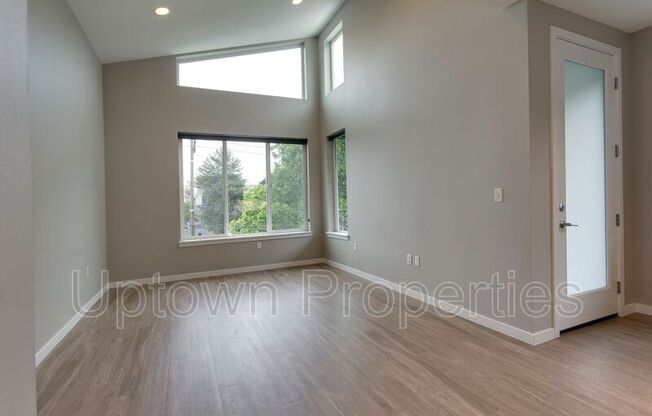 3563 N Gantenbein Avenue #302