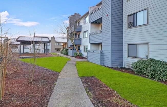 Lush Grounds  | Taluswood Apartments |  Mountlake Terrace