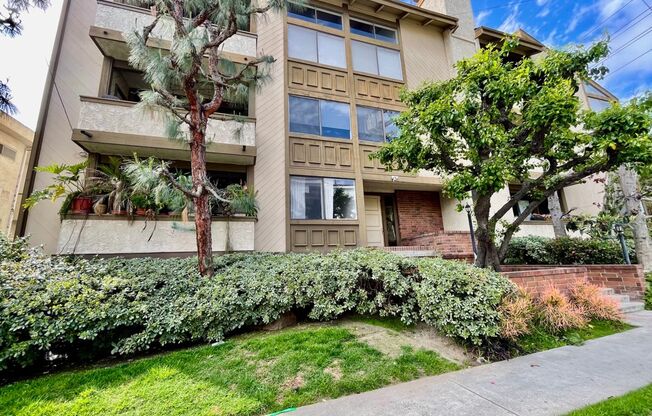 Spacious 2 Bedroom 2 Bath Condo in West LA