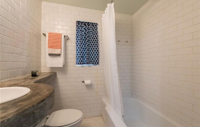 Studio, 1 bath, $2,295