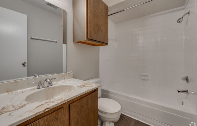 2 beds, 2 baths, 1,000 sqft, $1,110, Unit 1811