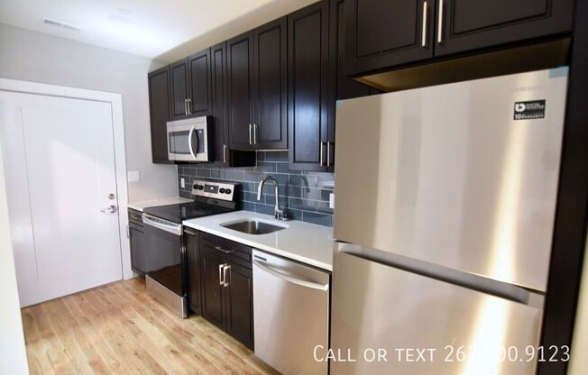 1523 W Girard Ave