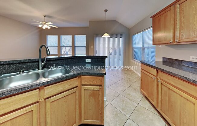 2828 GLENDALE WAY