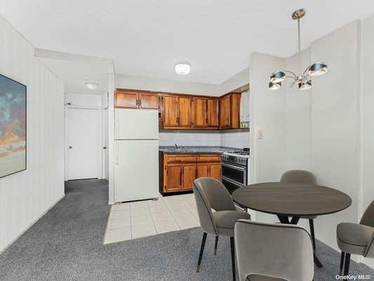 2 beds, 1 bath, $2,300