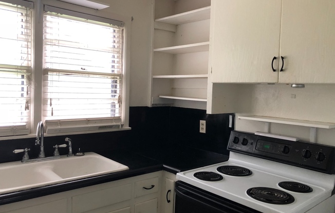 3 beds, 1 bath, $995