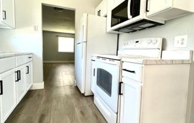 2 beds, 1 bath, $1,175, Unit D