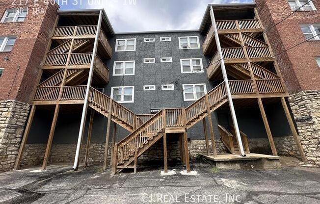217 E 46 ST