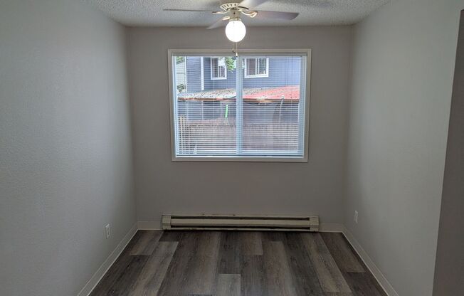 2 beds, 1 bath, 889 sqft, $1,250, Unit 35