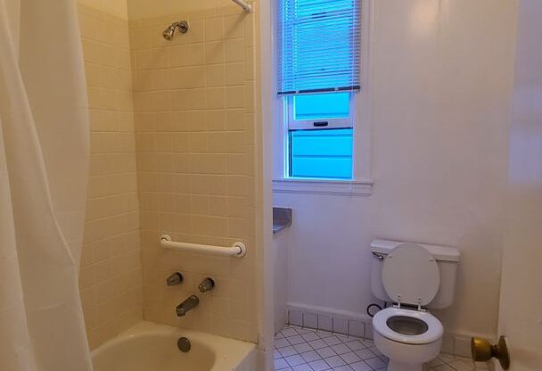 Studio, 1 bath, 550 sqft, $2,295, Unit 07