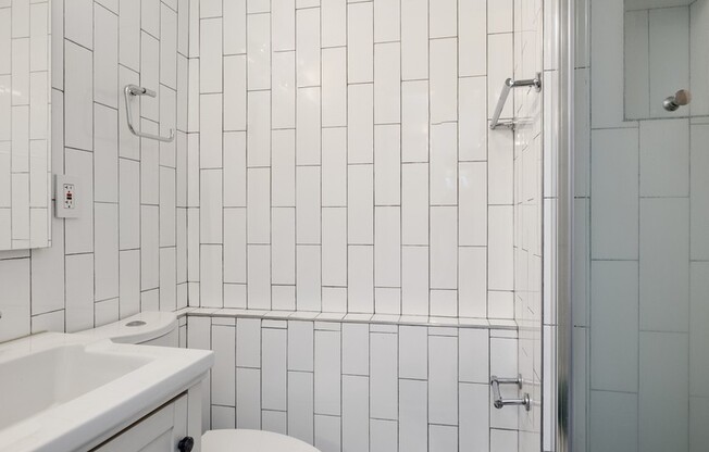 2 beds, 2 baths, $6,500, Unit 17B