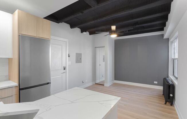 Studio, 1 bath, 250 sqft, $1,355, Unit 4B