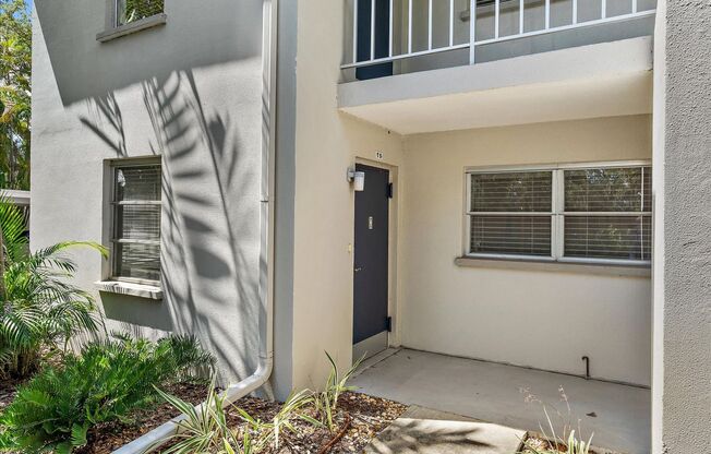 Beautifully updated 2 bed/2 bath located close to Siesta Key and Downtown!