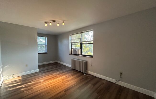 2 beds, 1 bath, 800 sqft, $1,790, Unit 6236 Fifth Ave. #201A