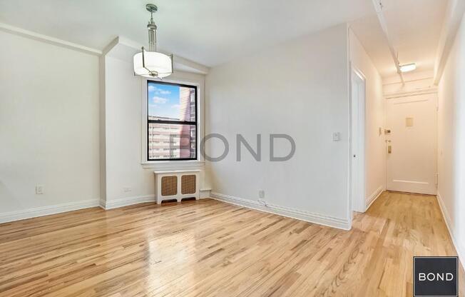 3 beds, 1 bath, $5,995, Unit 903