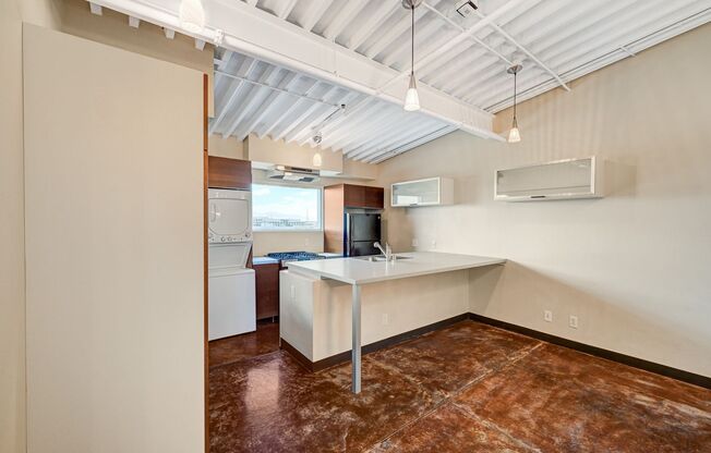 1 bed, 2 baths, $1,750, Unit 409