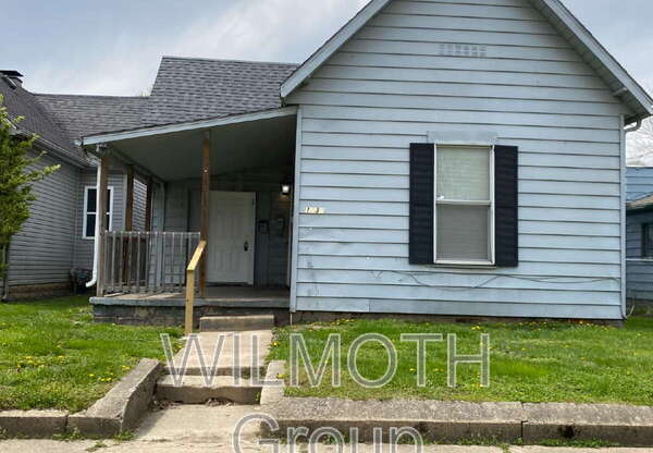 560 N SHEFFIELD AVE