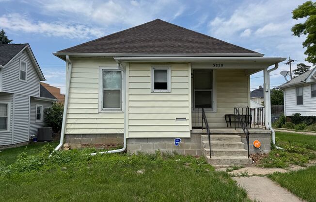 Charming Updated 2-Bed Ranch in the Heart of Benson – Hardwood Floors, Garage & More!
