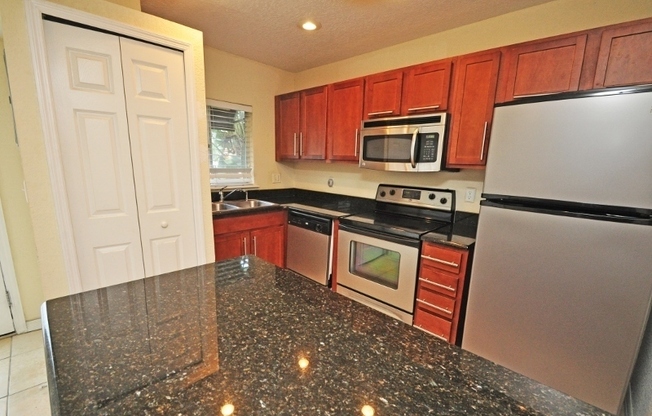Beautiful 2/1.5 Condo in Orlando! New Carpet!