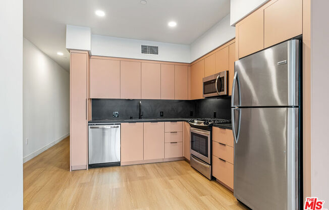 Studio, 1 bath, 734 sqft, $3,495, Unit 427