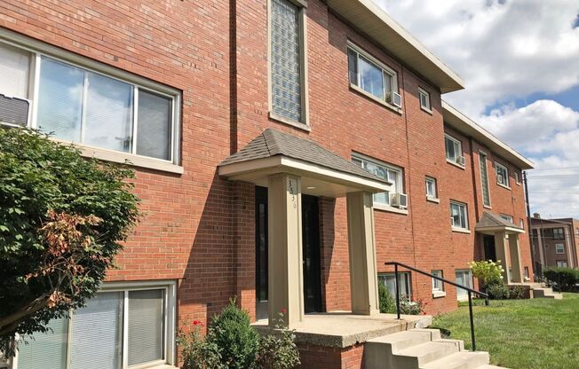 Maple Court Apartments - Where City Convenience Meets Neighborhood Charm!