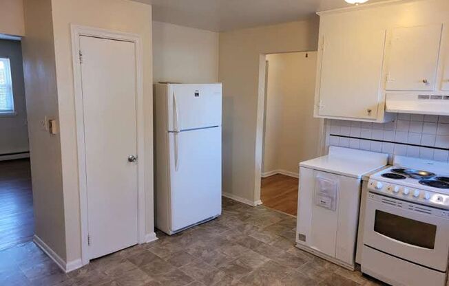 2 beds, 1 bath, $1,100