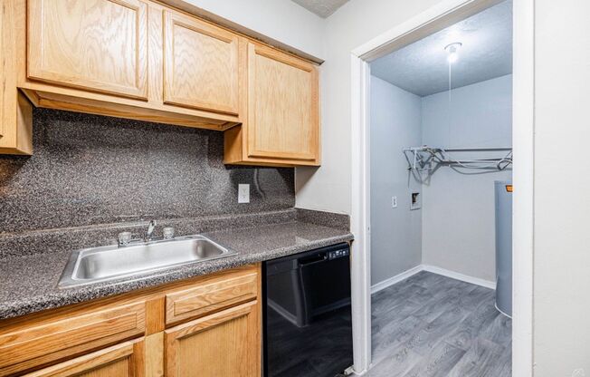 3 beds, 2 baths, 1,017 sqft, $1,395, Unit J129