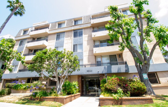 Bright hardwood floor apartments! *Fireplaces* *Gated Parking* *Stone Countertops* *Stainless Steel Appliances*