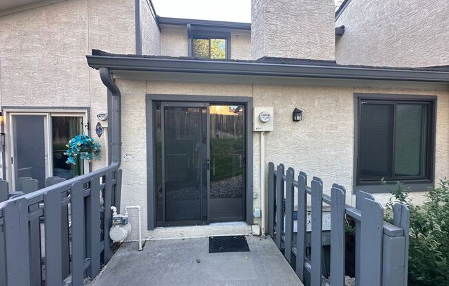 Beautiful 2 Bed 2 Bath Townhome!!