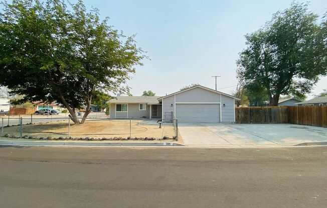 Fernley 4 Bedroom with RV Access