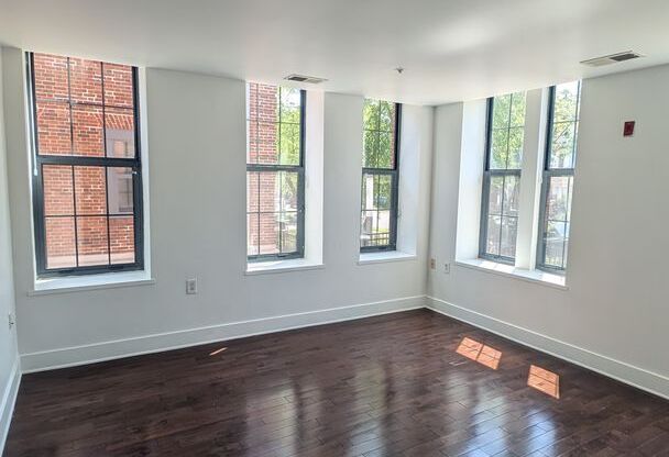 1 bed, 1 bath, 689 sqft, $1,500, Unit 106