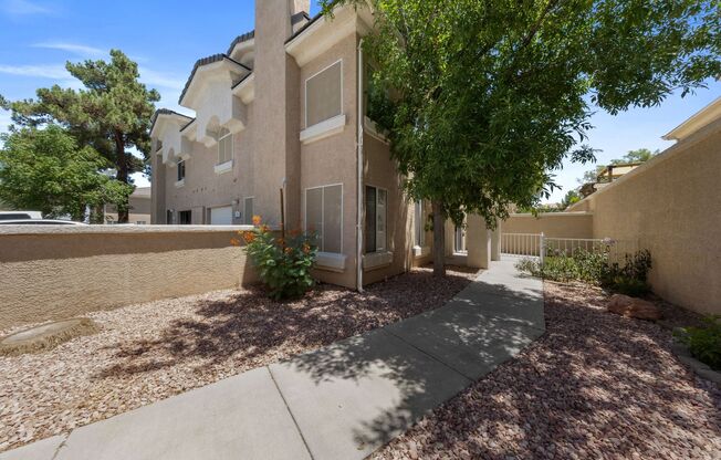 HENDERSON BEAUTIFUL 2-STORY TOWNHOME WITH 1-CAR GARAGE