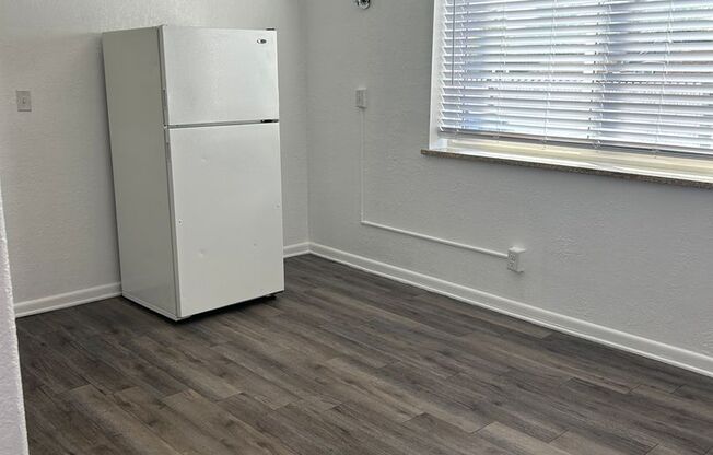 Studio, 1 bath, 350 sqft, $750, Unit 29