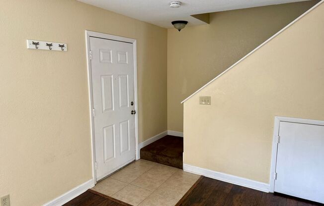 2/1.5 Townhome located in Tampa with Private Parking Spot