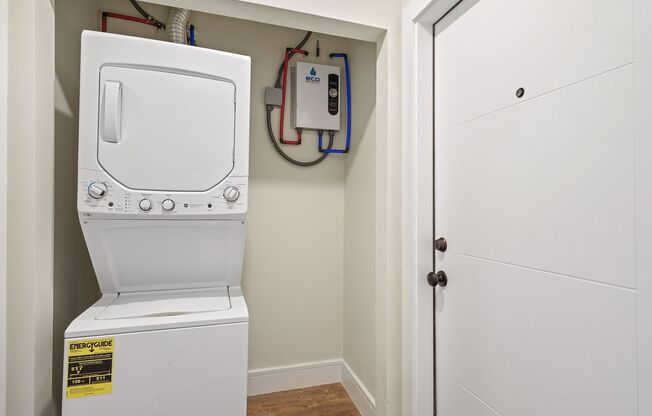 1 bed, 1 bath, 550 sqft, $1,300, Unit 211B