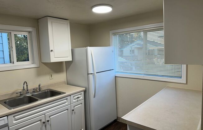 2 beds, 1 bath, $1,595