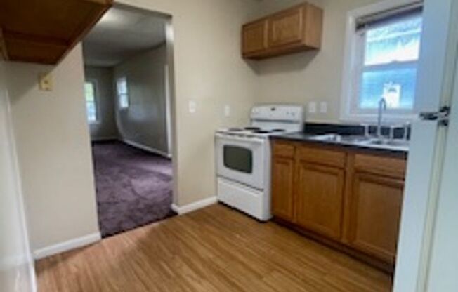 2 beds, 1 bath, $1,300