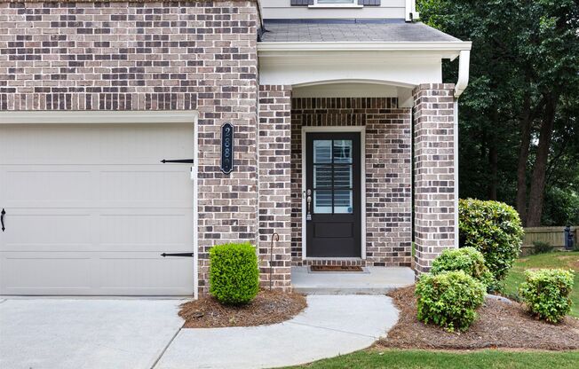 Stunning & Spacious Downtown Kennesaw Townhome 3 Bed 3.5 Bath w/2 Car Garage!