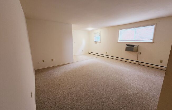 1 bed, 1 bath, 454 sqft, $1,275, Unit M-14