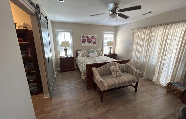 Monthly furnished rental 2 1/2 miles from Wrightsville Beach!