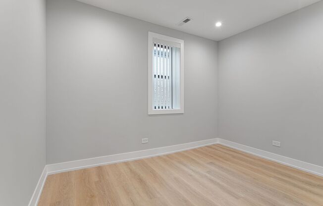 3 beds, 1 bath, 524 sqft, $2,300, Unit 1556-1P