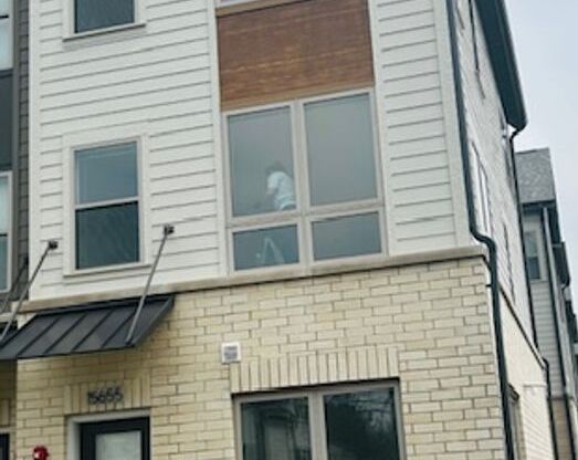 2 beds, 1.5 baths, 1,730 sqft, $2,795, Unit 15655 Lamon Avenue